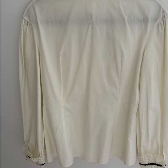 Authentic Gucci off-white with black trim blouse size Euro 38. - Picture 4 of 10